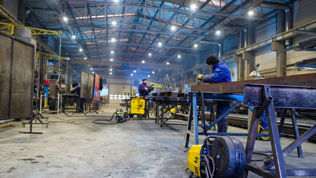 Jak doświadczenie pracowników wpływa na trwałość konstrukcji stalowych po 20 latach użytkowania